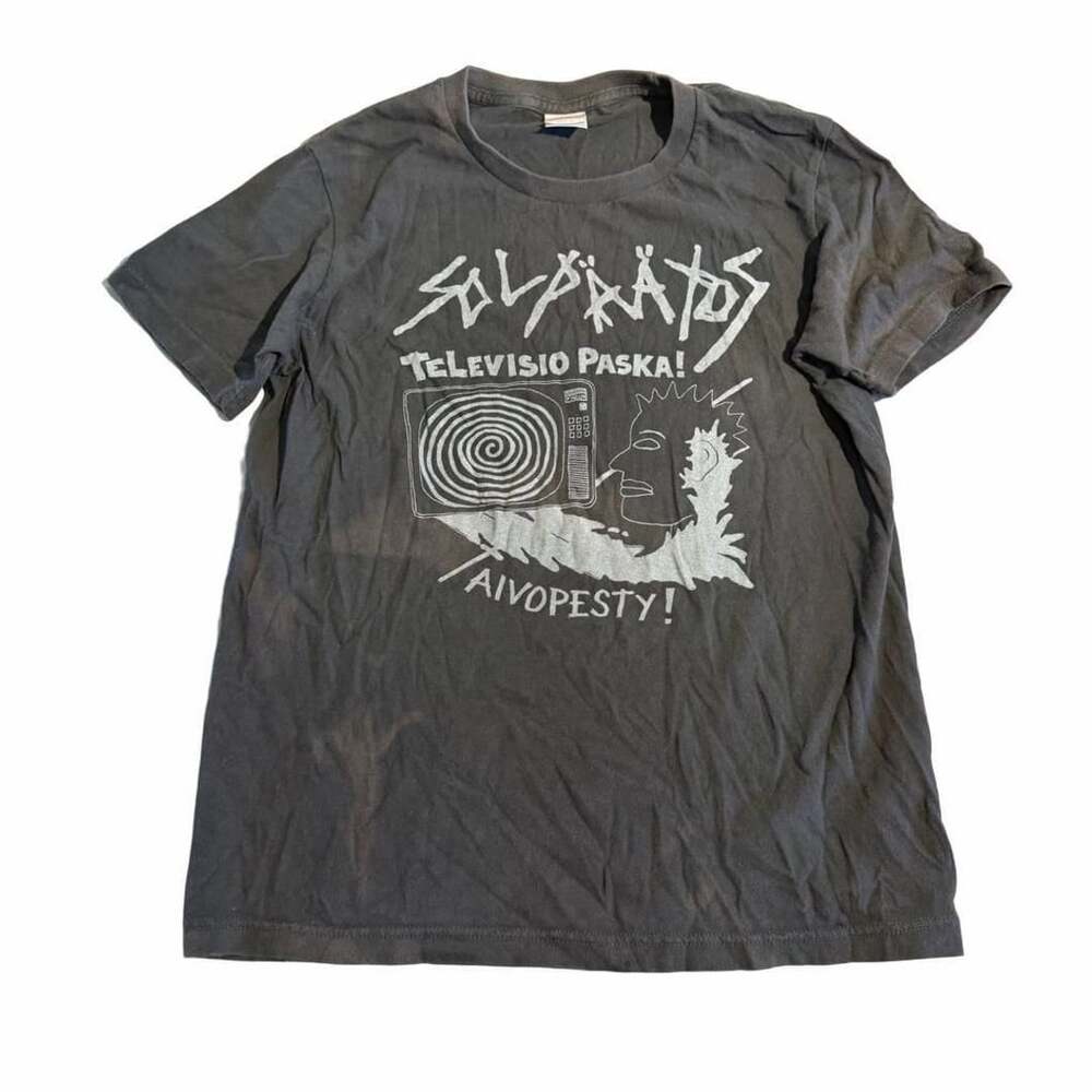 Solfatos Televisio Paska Band Graphic T-Shirt